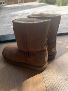 UGG Kids Classic Short Boots - Chestnut Brown size us4